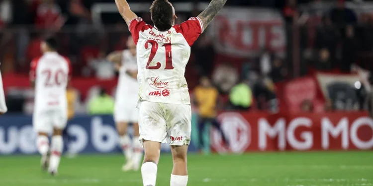 Cómo ver en vivo Instituto vs Huracán por la Copa Argentina: horario y formaciones
