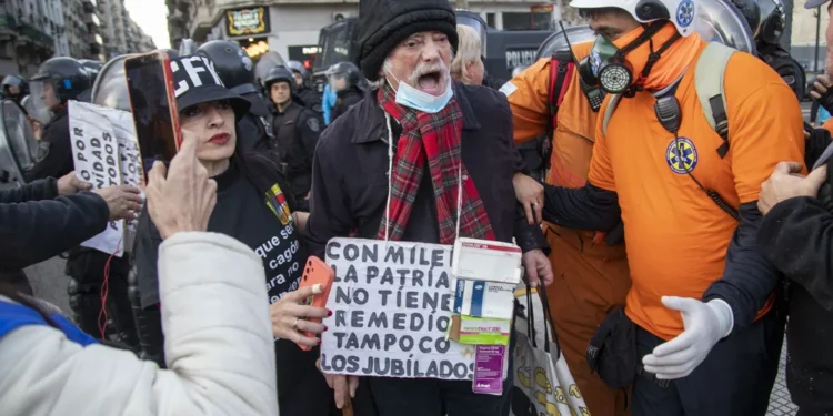 Siete detenidos en una nueva marcha de jubilados al Congreso