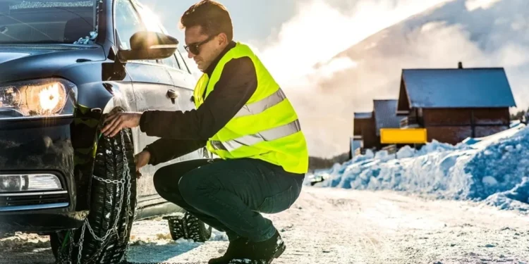 Vacaciones de invierno: claves para manejar seguro en la nieve y cómo poner las cadenas al auto