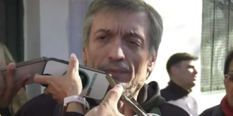 Máximo Kirchner votó en La Plata: «Me preocupa más lo que hace Caputo que lo que hace Karina Milei»