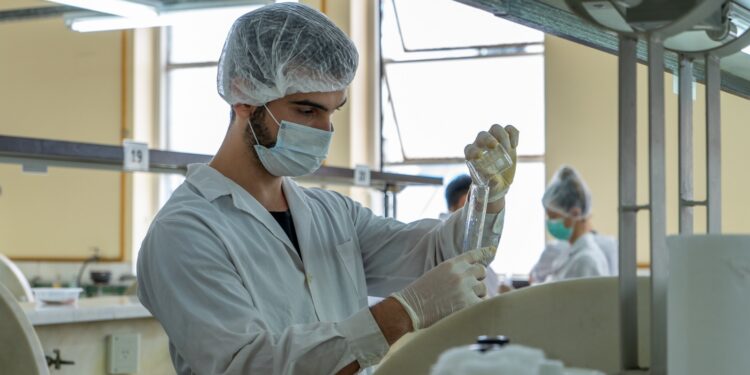LA UBA LANZA UNA NUEVA CARRERA: LICENCIATURA EN BIOTECNOLOGÍA