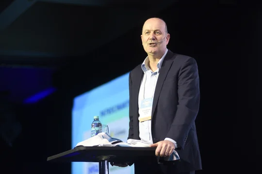 Sturzenegger insultó a los argentinos por no “aprovechar las opciones que ofrece la minería”