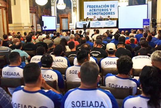 Aceiteros pidieron «no votar» a los que puedan acompañar una reforma laboral