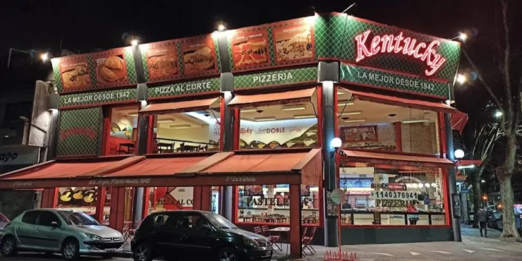 “Ni con Mauricio Macri ni con Cristina Kirchner”: cerró Kentucky Parque Centenario y vecinos culpan a Milei
