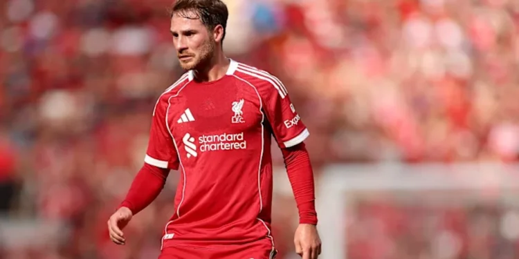 El Liverpool buscará cortar su mala racha en la Premier League ante el Aston Villa del “Dibu” Martínez