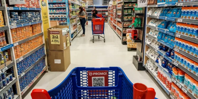 El consumo masivo se desplomó 4,4% en septiembre, arrastrado por la caída de los supermercados