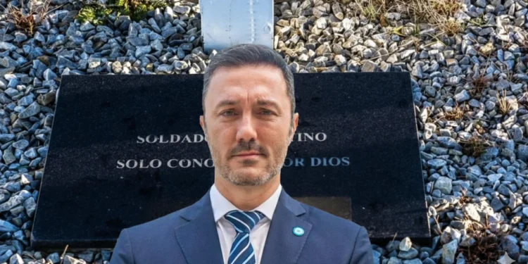 Denuncian un acuerdo de Petri con Defensa británico en la UNDEF en medio de la tensión por Malvinas