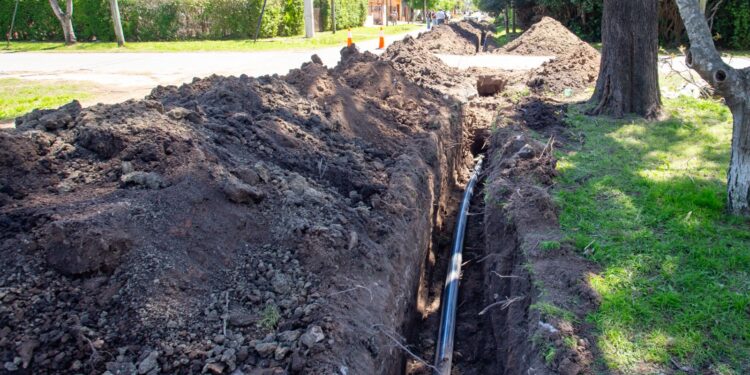 Refuerzan la Red de agua potable para el barrio Santa Rosa