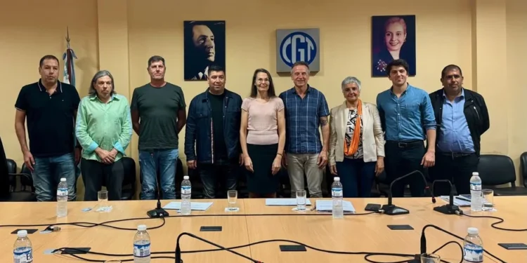 Reforma laboral: la CGT mantiene charlas “informales” con Santilli y espera convocatoria del Gobierno