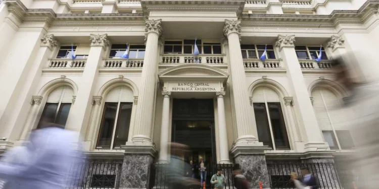 Milei busca reservas por la cuenta capital: ¿puede Argentina imitar a Australia y Brasil?