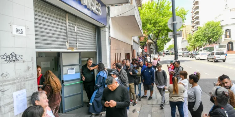 El gasto social evitó que 2,6 millones cayeran en la indigencia, revela informe