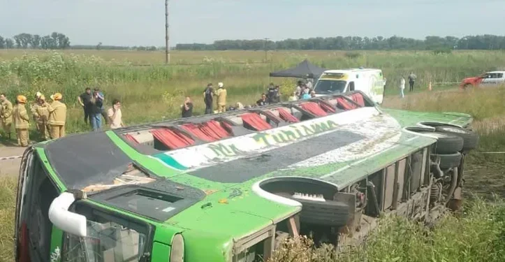 Vuelco en Ruta 2: el chofer del micro fue imputado por homicidio culposo