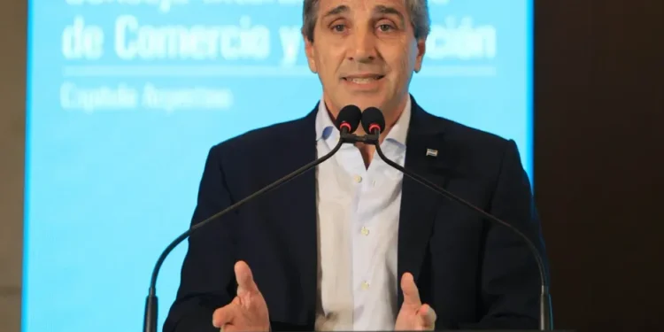 Luis Caputo defendió las últimas medidas: “Las bandas cambiarias ganaron credibilidad”
