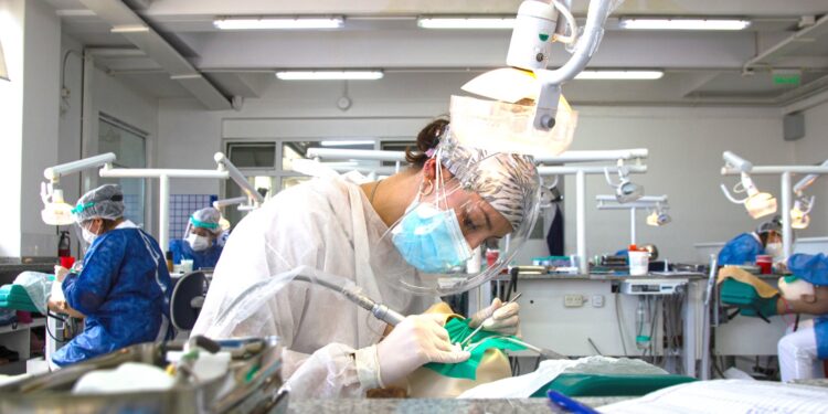 El Hospital Odontológico de la UBA brindará atención durante enero y febrero para cubrir la alta demanda