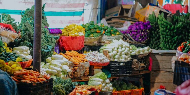 Las mesas cada vez más caras: las verduras más consumidas superan a la inflación y las frutas, la cuadruplican
