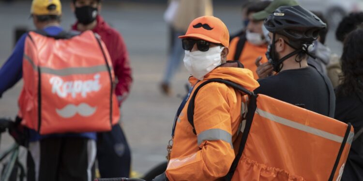 Kicillof impulsa una ley para favorecer a los trabajadores de plataformas digitales