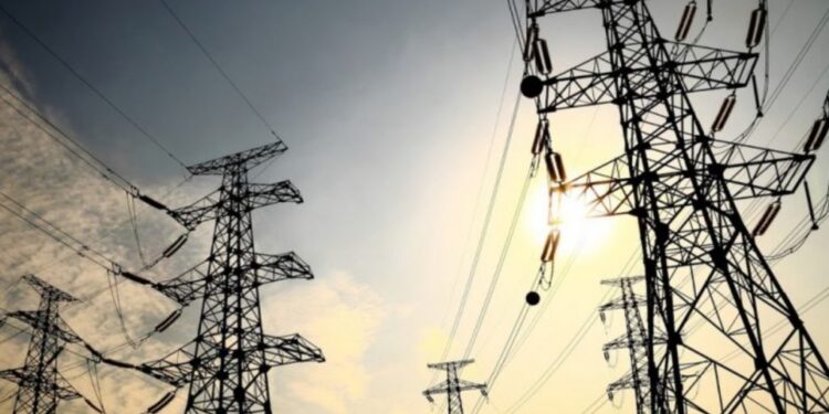 Energía actualiza precios mayoristas de electricidad y transporte hasta abril de 2026