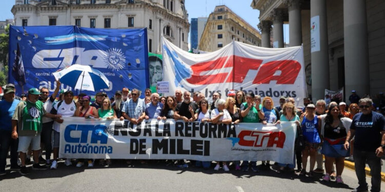 Multitudinario paro y movilización de ATE a Plaza de Mayo: “Después de lo de hoy, podemos empezar a dar vuelta la tortilla”