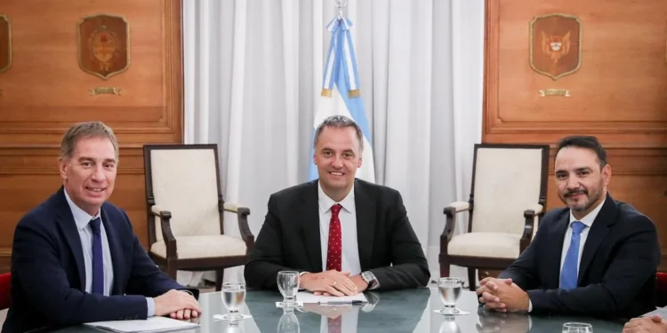 Adorni se reunió con el gobernador Valdés en medio de la negociación por la reforma laboral