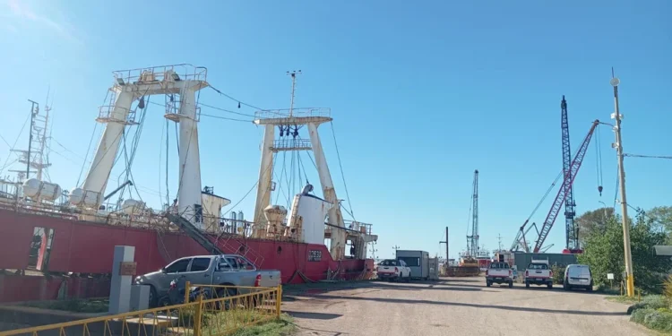 Los puertos de todo el país amanecieron paralizados