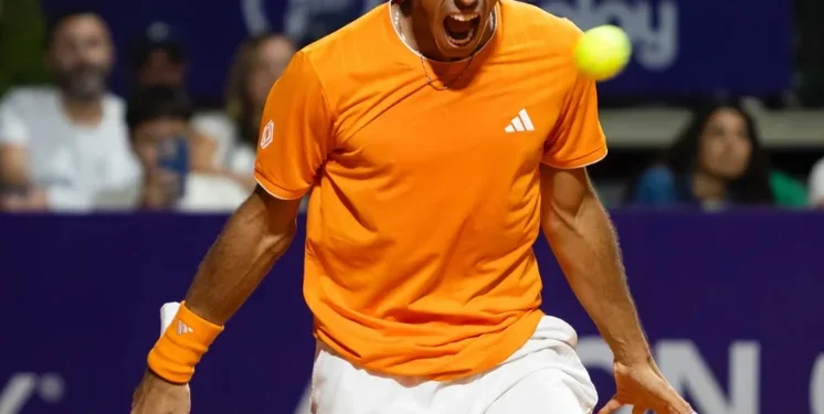 Francisco Cerúndolo sufrió pero avanzó de ronda en el Argentina Ope