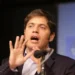 Kicillof reunió a decenas de intendentes y apuntó contra Milei por el ahogo económico de los municipios