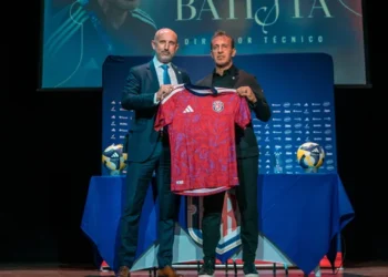 Costa Rica presentó al argentino Fernando “Bocha” Batista como nuevo técnico del seleccionado nacional