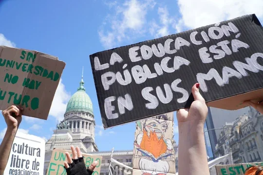 Tercera semana de paro universitario por recomposición salarial