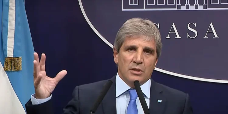 Caputo sale a buscar $8 billones y US$150 millones en el mercado local