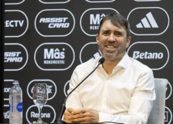 La cruda frase de “Chacho” Coudet que reflejó el sacudón de su llegada: “La semana fue una c…»