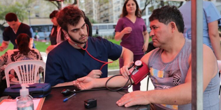 ATENCIÓN GRATUITA DE SALUD Y ASESORAMIENTO A LA COMUNIDAD 