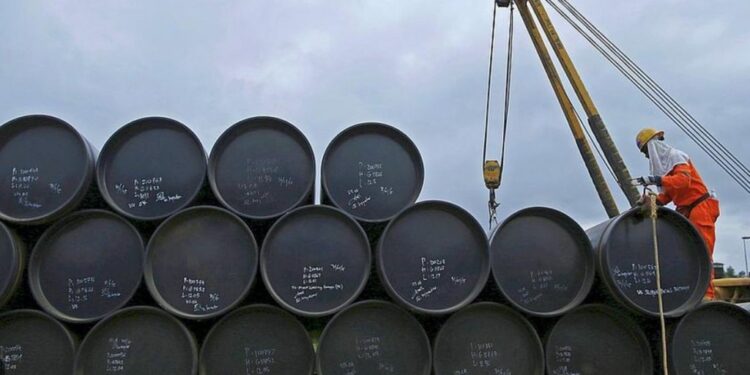 Tras anuncio de Trump el precio del petróleo cae por debajo de los US$100