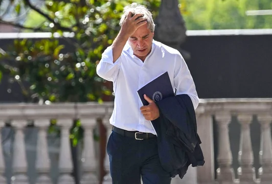 Luis Caputo le habría pedido a todos los ministerios “que ajusten sus presupuestos un 20%”