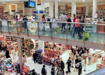 El consumo de los hogares en bienes y servicios finales siguió siendo negativo en marzo