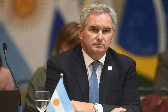 El curioso posteo del Canciller Pablo Quirno sobre Toto Caputo: “Desnudo…»