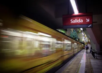 Metrodelegados levantarán molinetes en reclamo por la reincorporación de una empleada que denunció acoso sexual