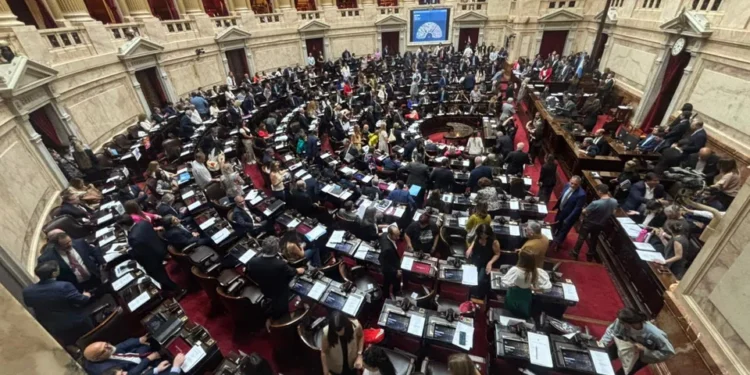 El Gobierno acelera la actividad en el Congreso para retomar la agenda y salir del caso Adorni