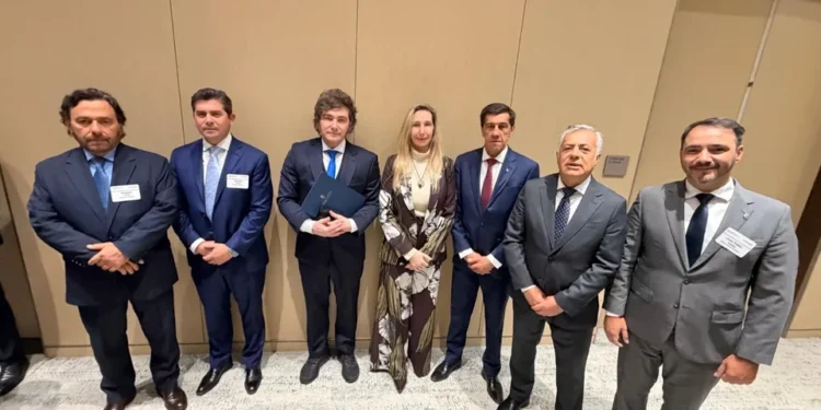 El Gobierno de Milei le transfiere cada vez menos a las provincias, que ajustan a los trabajadores