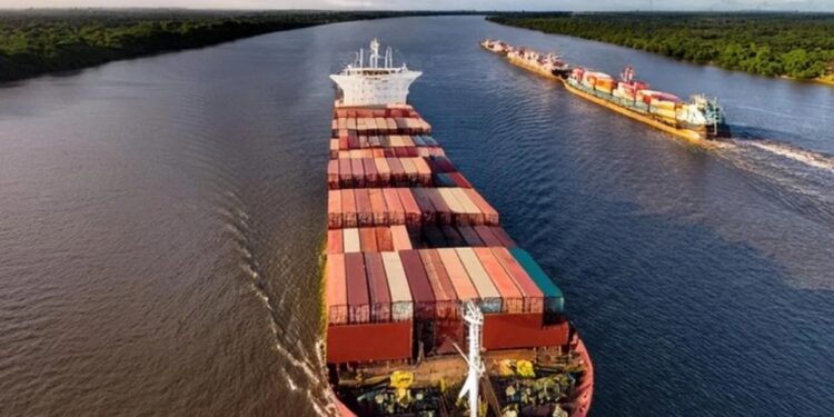 El Gobierno aprobó la primera etapa de la licitación de la Hidrovía y dos empresas siguen en carrera