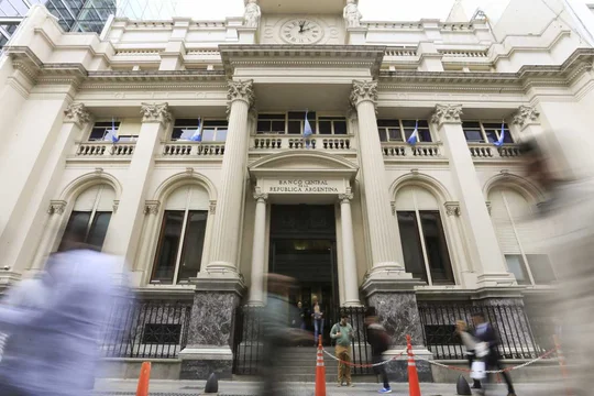 El Banco Central compró más de 100 millones de dólares y las reservas superan los 46.000 millones