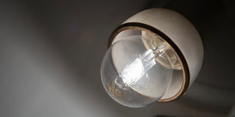 Tarifas de luz: confirman aumento en torno al 4% en el AMBA y fijan subsidio adicional