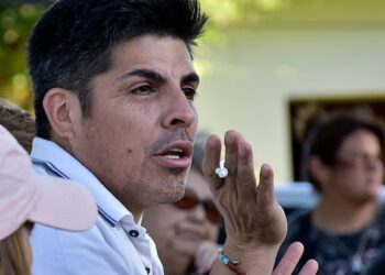 “No duermo, no como, estoy desesperado”: un intendente se quebró en una entrevista tras los despidos que dispuso el Gobierno en un complejo cordobés
