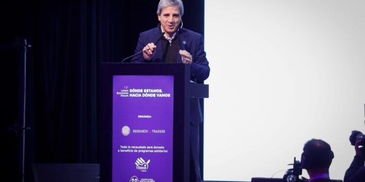 Caputo anticipó que la inflación de mayo será más baja que la de abril