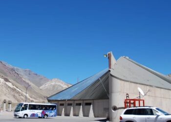 Revisaron un micro, no encontraron la mercadería de contrabando y ahora dos aduaneros van a juicio