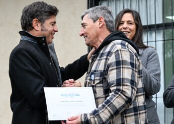 KICILLOF Y MORETTI RECONOCIERON A EX COMBATIENTES DE MALVINAS EN MARCOS PAZ