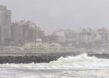 Tras el golpe de la ciclogénesis, extienden el alerta meteorológico en Mar del Plata: esperan ráfagas de 80 km/h