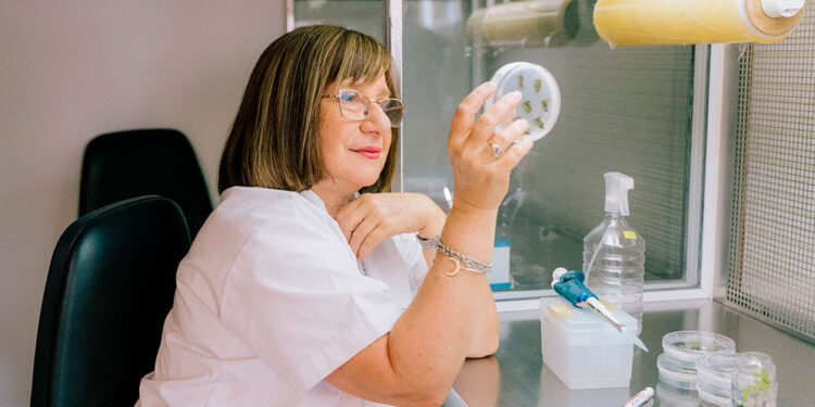 Especialista en agrobiotecnología del CONICET: ganadora del Premio Internacional L’Oréal-UNESCO “Por las Mujeres en la Ciencia”