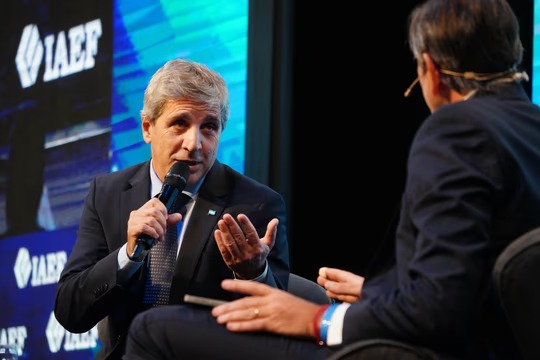Caputo adelantó un nuevo proyecto de Inocencia Fiscal y dijo que los pagos de deuda “están totalmente cubiertos”