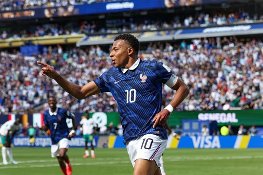 Mbappé elogió a Messi tras su hat-trick: “Ya sabía que iba a seguir marcando goles”