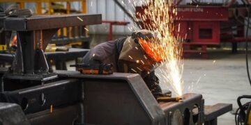 La industria anticipa otro retroceso en mayo: habría sido del 5% y agudiza la situación del sector